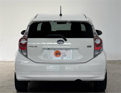 2013 Toyota Aqua - Thumbnail