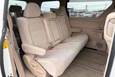 2012 Toyota Vellfire - Thumbnail