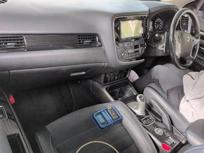 2016 Mitsubishi Outlander - Thumbnail