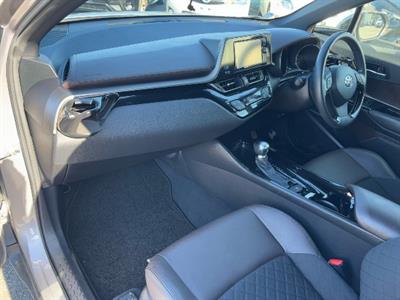 2017 Toyota C-HR - Thumbnail