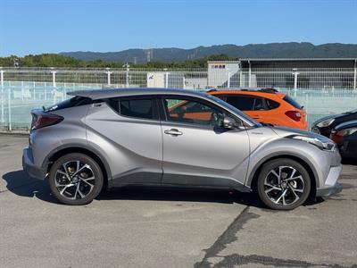 2017 Toyota C-HR - Thumbnail