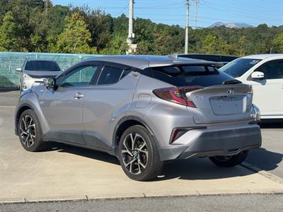 2017 Toyota C-HR - Thumbnail