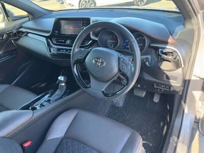 2017 Toyota C-HR - Thumbnail