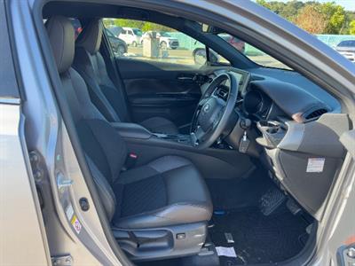 2017 Toyota C-HR - Thumbnail
