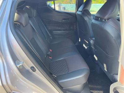 2017 Toyota C-HR - Thumbnail