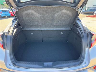 2017 Toyota C-HR - Thumbnail