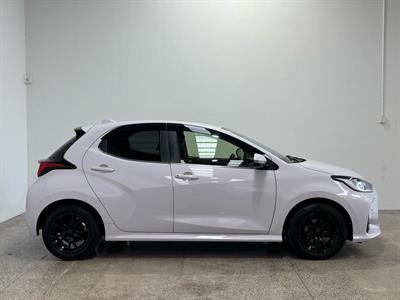 2020 Toyota Yaris - Thumbnail