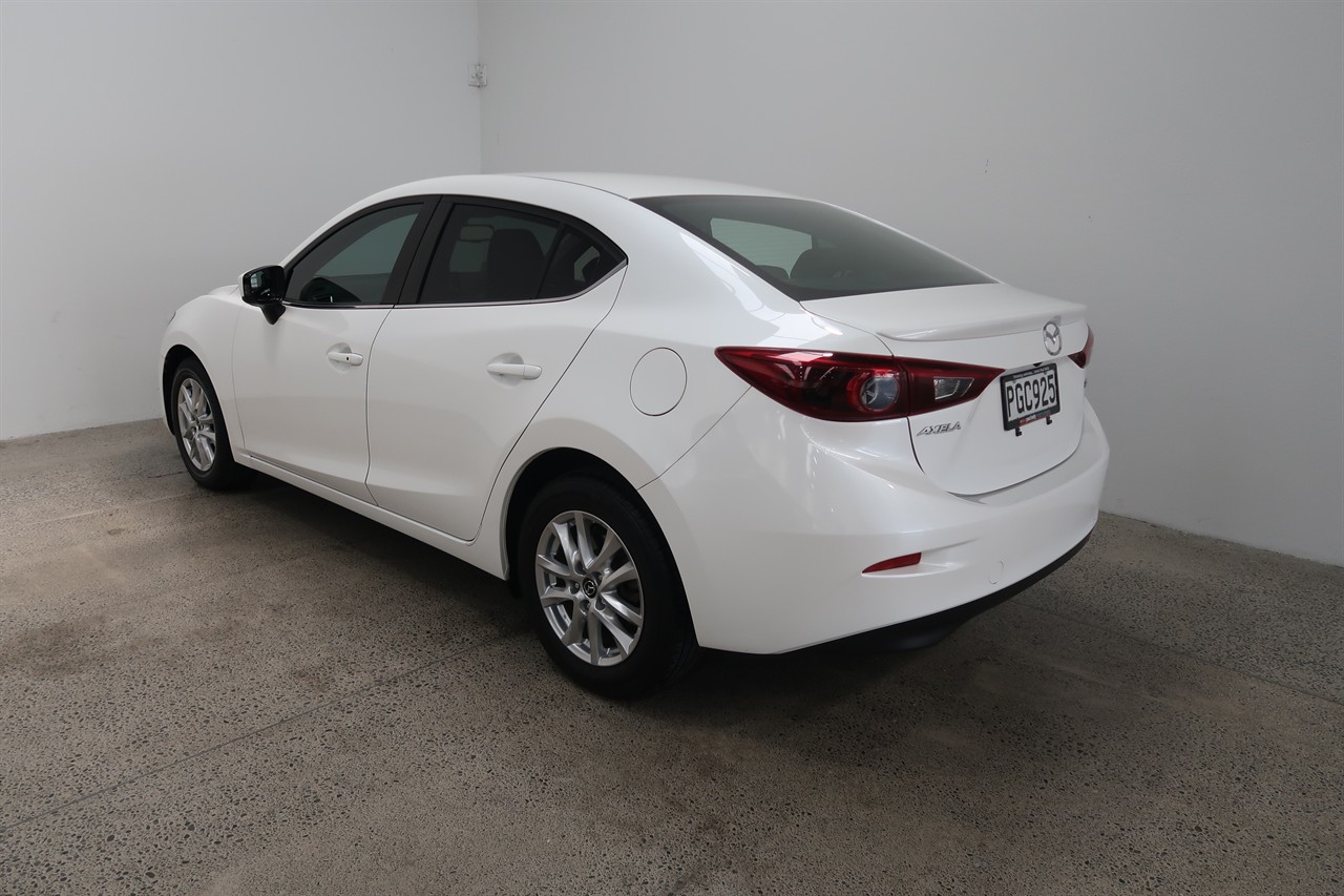 2013 Mazda Axela