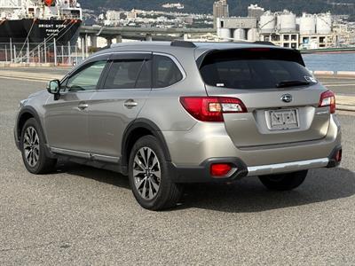 2016 Subaru Outback - Thumbnail