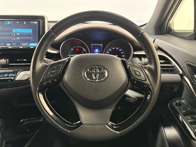 2017 Toyota C-HR - Thumbnail