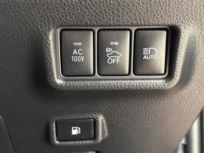 2017 Toyota C-HR - Thumbnail