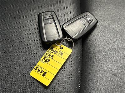 2017 Toyota C-HR - Thumbnail