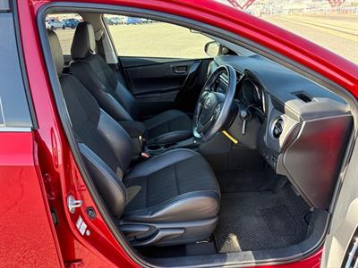 2016 Toyota Auris - Thumbnail