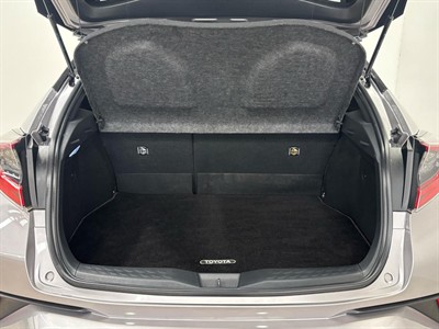 2017 Toyota C-HR - Thumbnail