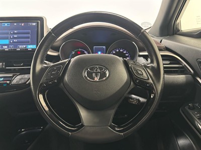 2017 Toyota C-HR - Thumbnail
