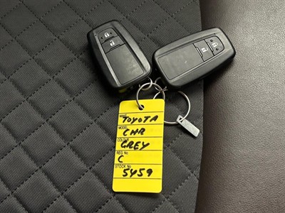 2017 Toyota C-HR - Thumbnail