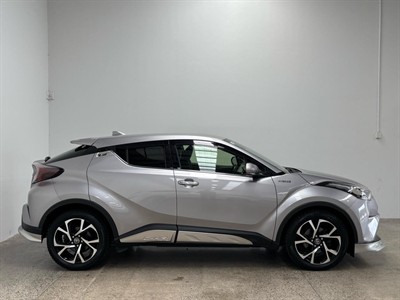2017 Toyota C-HR - Thumbnail
