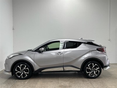 2017 Toyota C-HR - Thumbnail