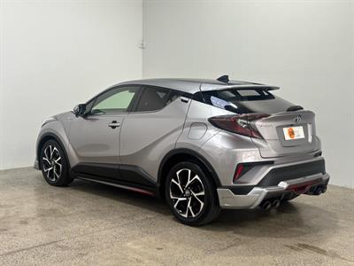 2017 Toyota C-hr - Thumbnail