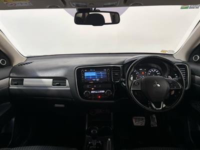 2016 Mitsubishi Outlander - Thumbnail