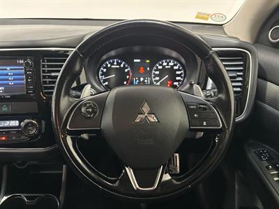 2016 Mitsubishi Outlander - Thumbnail