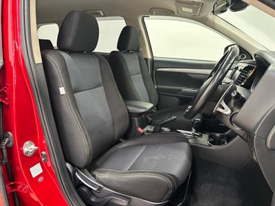 2016 Mitsubishi Outlander - Thumbnail