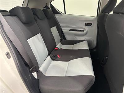 2012 Toyota Aqua - Thumbnail