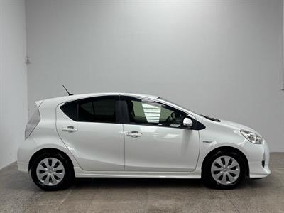 2012 Toyota Aqua - Thumbnail