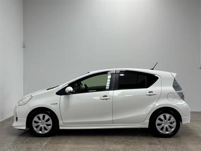 2012 Toyota Aqua - Thumbnail