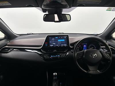 2017 Toyota C-HR - Thumbnail