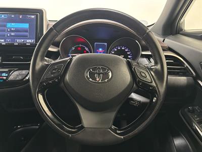 2017 Toyota C-HR - Thumbnail