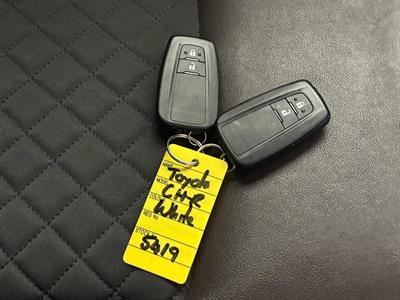 2017 Toyota C-HR - Thumbnail