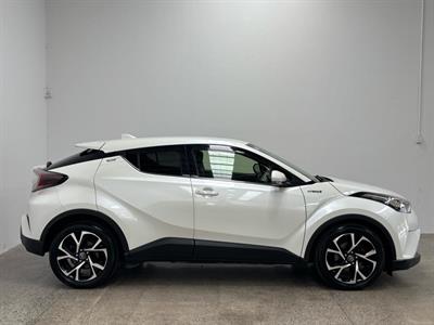 2017 Toyota C-HR - Thumbnail