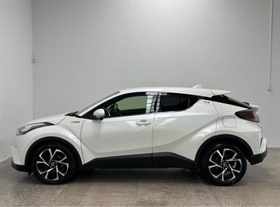 2017 Toyota C-HR - Thumbnail