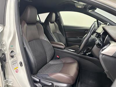 2017 Toyota C-HR - Thumbnail