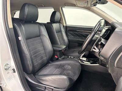 2018 Mitsubishi Outlander - Thumbnail