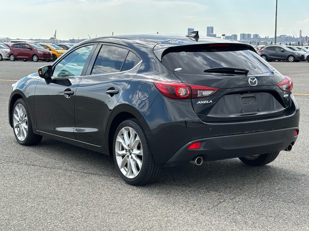 2015 Mazda Axela