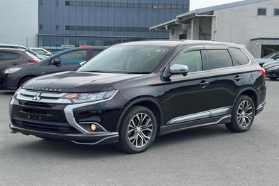 2016 Mitsubishi Outlander - Thumbnail