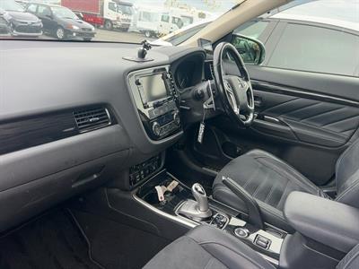 2015 Mitsubishi Outlander - Thumbnail