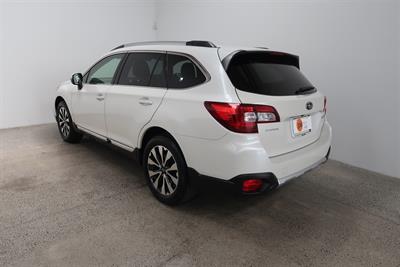 2017 Subaru Outback - Thumbnail