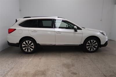 2017 Subaru Outback - Thumbnail