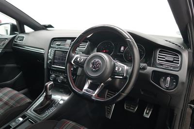 2015 Volkswagen Golf - Thumbnail