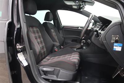 2015 Volkswagen Golf - Thumbnail