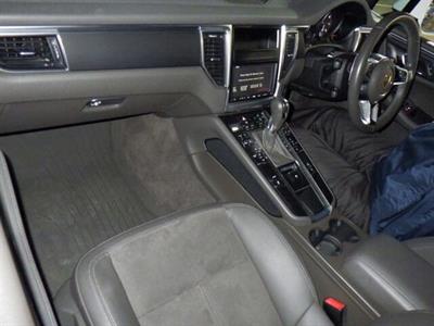2015 Porsche Macan - Thumbnail