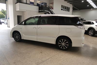 2013 Toyota Estima - Thumbnail