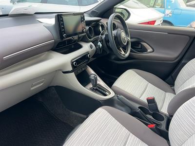 2020 Toyota Yaris - Thumbnail