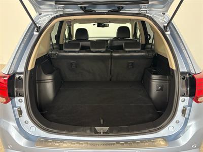 2016 Mitsubishi Outlander - Thumbnail