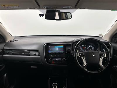 2016 Mitsubishi Outlander - Thumbnail