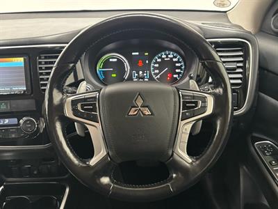 2016 Mitsubishi Outlander - Thumbnail