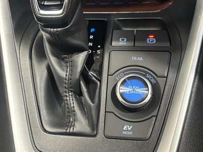 2020 Toyota RAV4 - Thumbnail